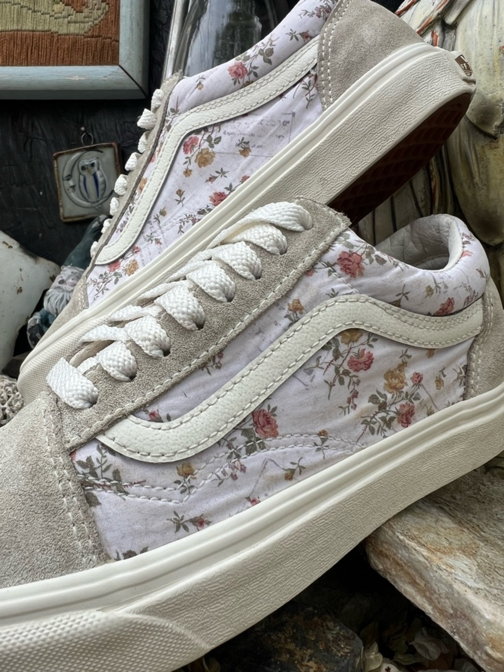Vans Floral Old Skool Sneakers in Beige and Pink - Picture 6 of 9